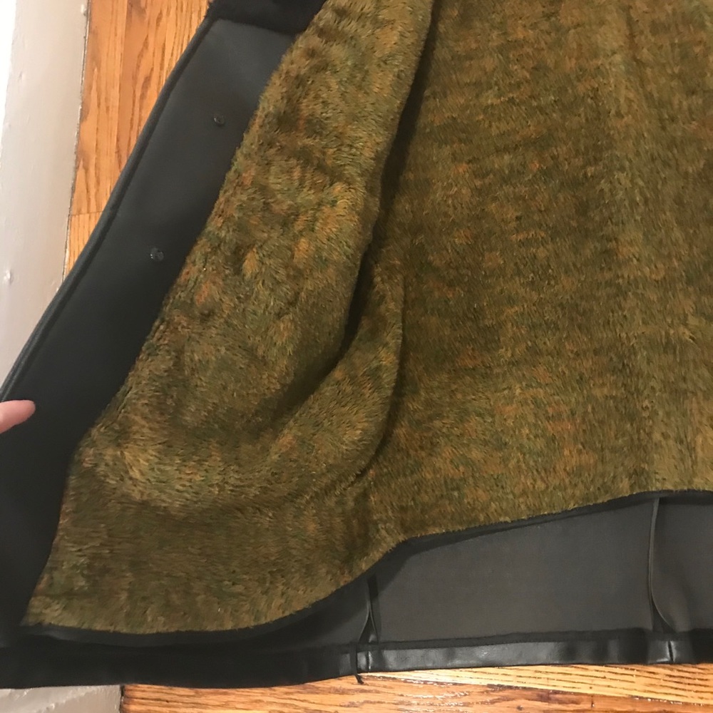 Leather Winter Jacket W/ Gorgeous Green Lining - Picture 3 of 8